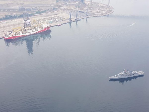 Yavuz'a, Fatih fırkateyni eşlik etti