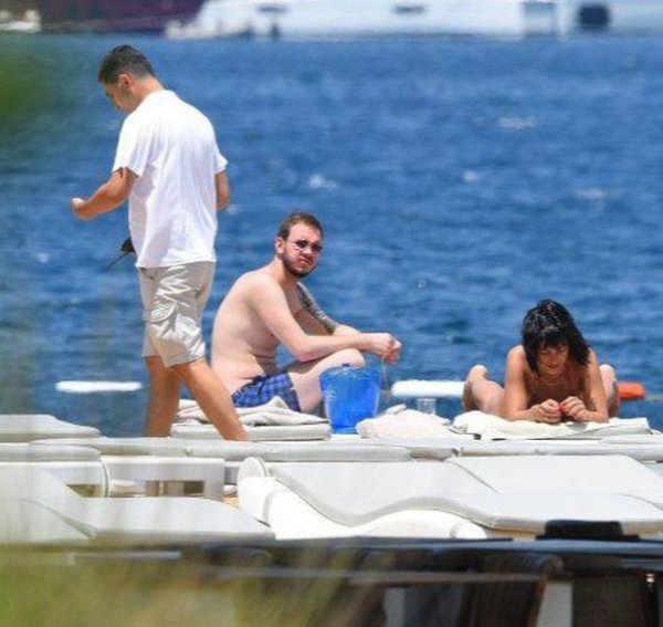 Kaya Çilingiroğlu halk plajında