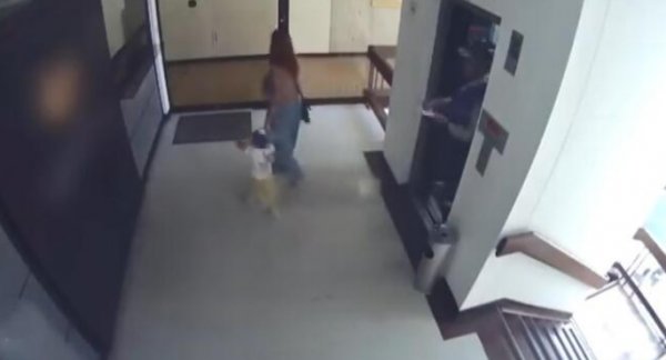 d Kolombiyalı anne çocuğunu son anda kurtardı