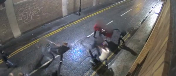 İngiltere'de bar çıkışı büyük kavga