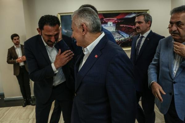 d AK Parti İl Başkanlığı'nda gözyaşları
