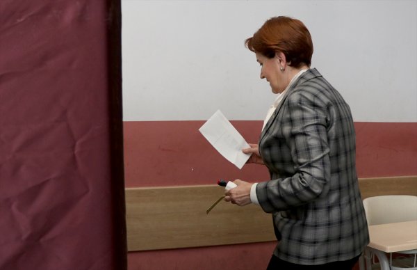 Meral Akşener oyunu kullandı