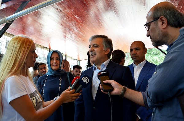 a Abdullah Gül oyunu kullandı