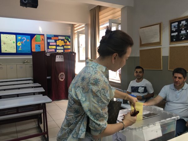 Demet Akbağ oyunu kullandı