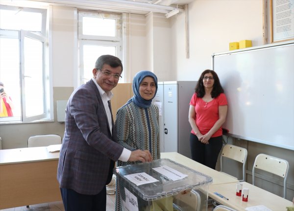 Ahmet Davutoğlu oyunu kullandı