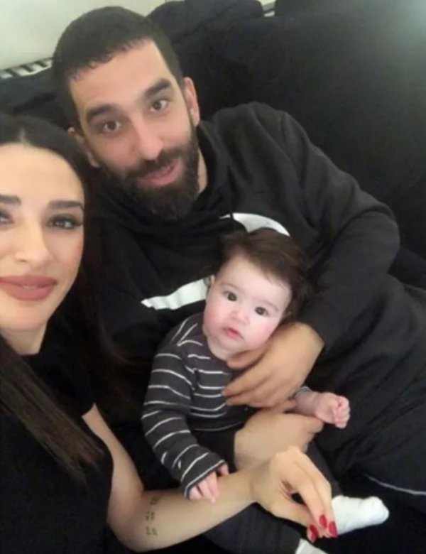 Hamza Arda Turan'ın annesine benzerliği dikkat çekti