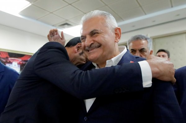 r AK Parti İl Başkanlığı'nda gözyaşları