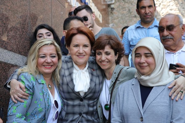 Meral Akşener oyunu kullandı