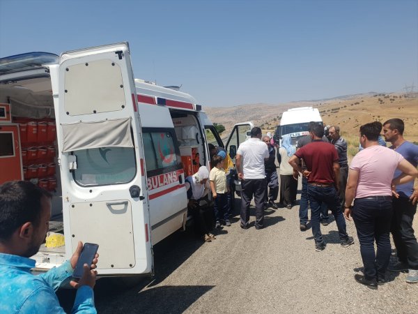 a Siirt'te trafik kazası: 1'i ağır 10 yaralı