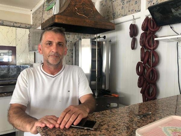 d Hırsızlar sucuk ve veresiye defterini çaldı