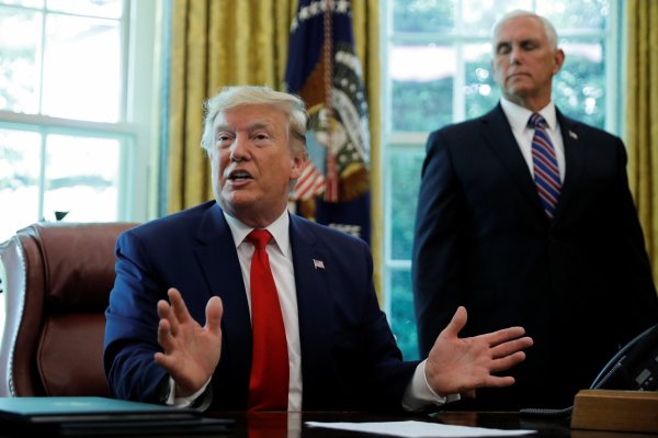 r Trump: Fed çocuk gibi inatçı