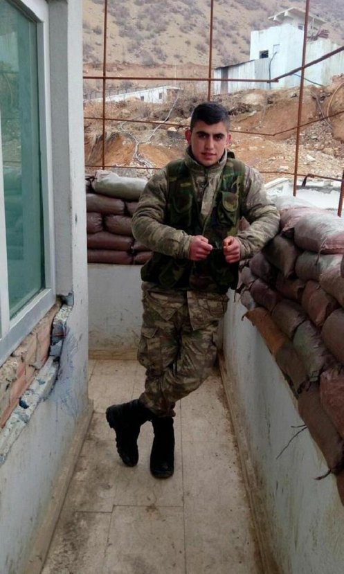 d Suriye'de teröristlerle çatışma: 1 şehit, 5 asker yaralı