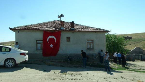 d Suriye'de teröristlerle çatışma: 1 şehit, 5 asker yaralı