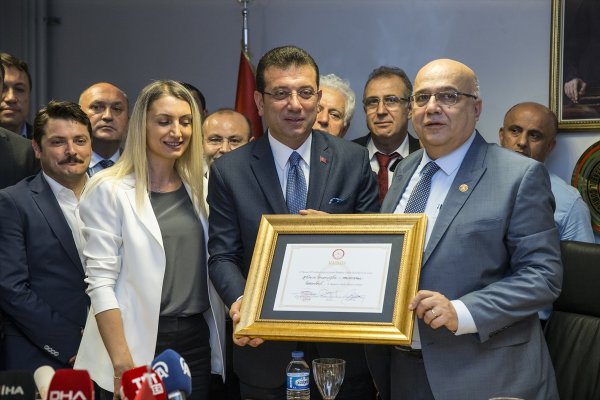 a İBB'de devir teslim günü