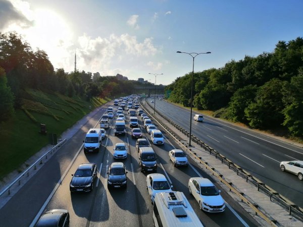 FSM'de kapanan şeritler trafiğe neden oldu