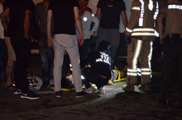 Polisten kaçan sürücü yayalara çarptı: 4 yaralı