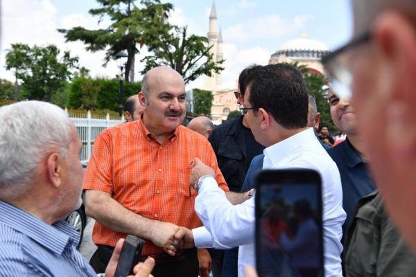 Ekrem İmamoğlu cuma namazını Sultanahmet Camii'nde kıldı