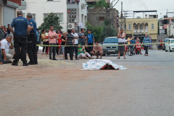 Mersin'de işe giden eski karısını pusu kurup öldürdü