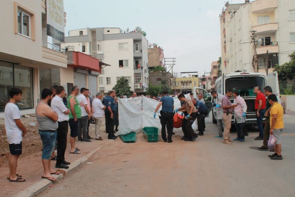 Mersin'de işe giden eski karısını pusu kurup öldürdü