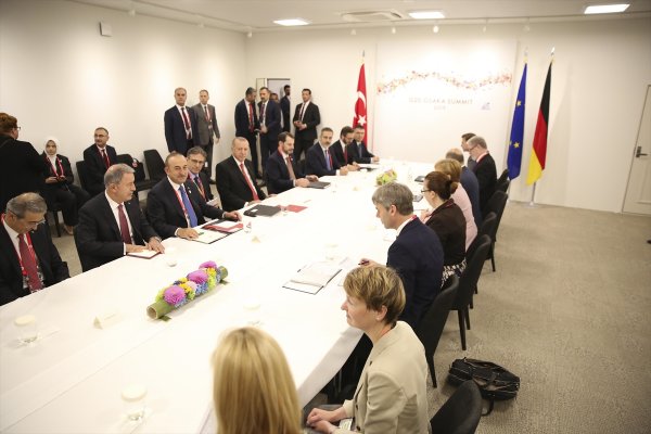 a Cumhurbaşkanı Erdoğan, Merkel ile görüştü