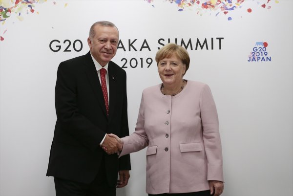 a Cumhurbaşkanı Erdoğan, Merkel ile görüştü