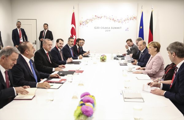 a Cumhurbaşkanı Erdoğan, Merkel ile görüştü