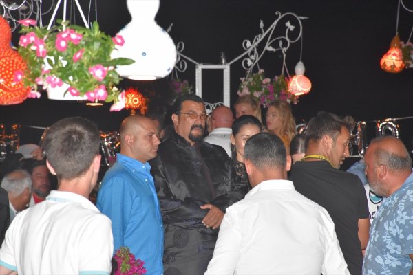a ABD'li aktör Steven Seagal Bodrum'da tatil yapıyor