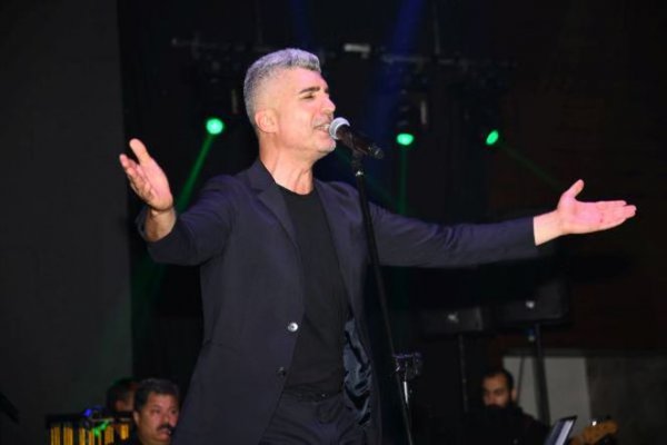 Özcan Deniz'e kadınlardan yoğun ilgi