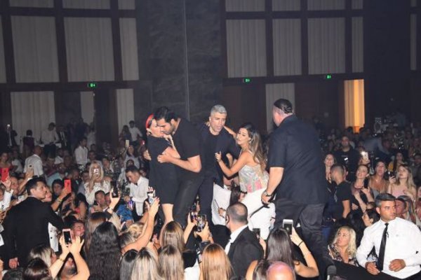 Özcan Deniz'e kadınlardan yoğun ilgi