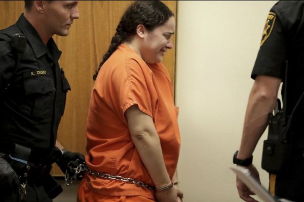 Sevgilisine aşık olduğu ikizini bıçaklayarak öldürdü