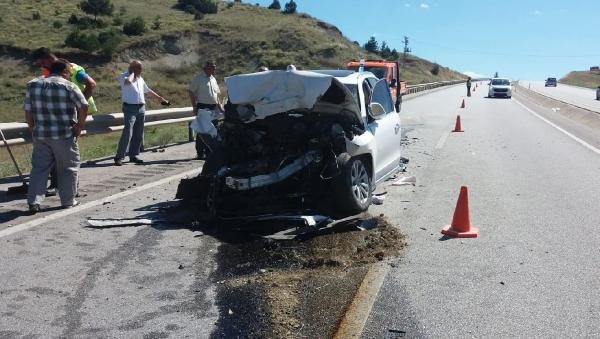 İş makinesine arkadan çarpan otomobil sürücüsü öldü