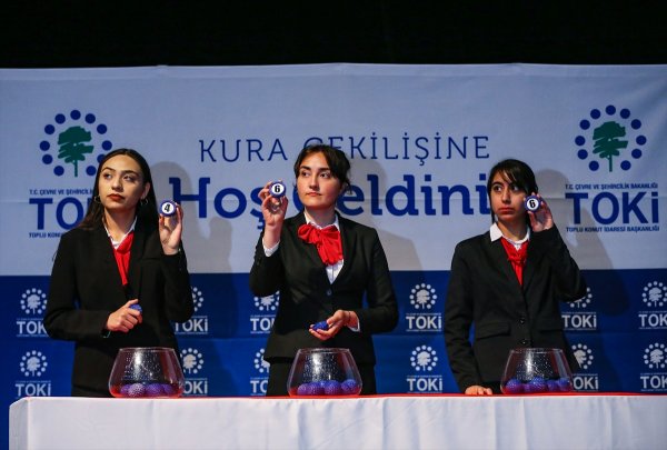 a TOKİ, Başakşehir Ayazma'da hak sahiplerini belirledi