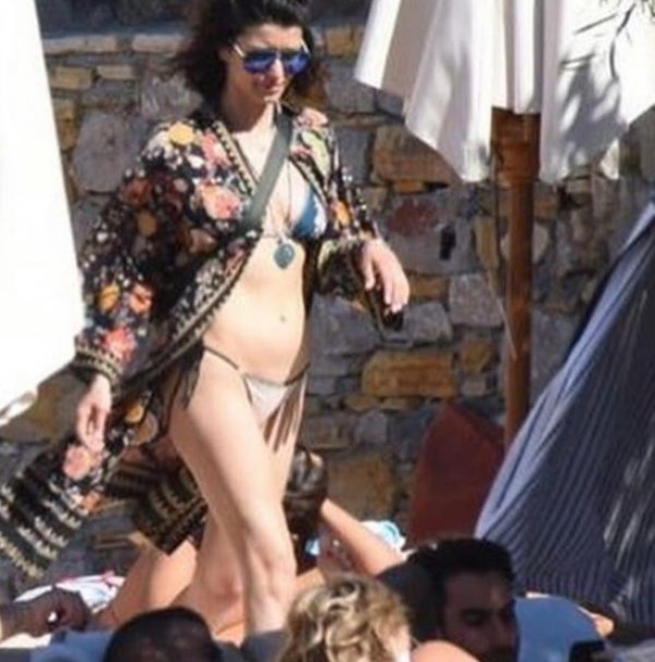 Beren Saat ve arkadaşları tatilde