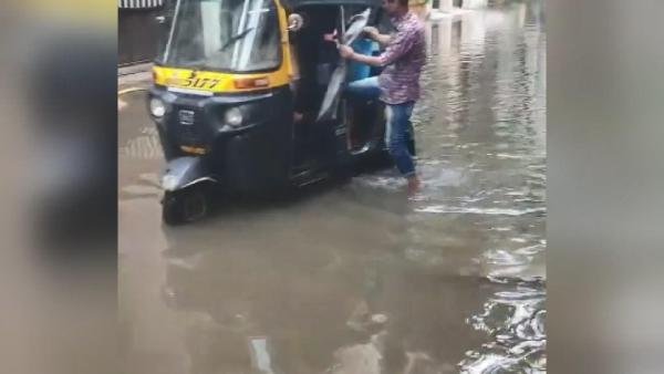 Hindistan’ı sel vurdu: 16 ölü