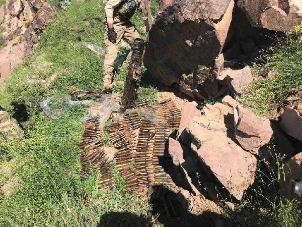 d Hakkari'de PKK'nın silah ve mühimmatı ele geçirildi