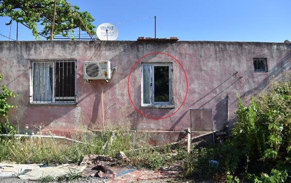 Pencereden giren şüpheli bir kadını bıçakladı