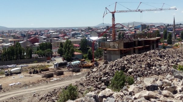 i Kars’ta TOKİ konutları yükseliyor