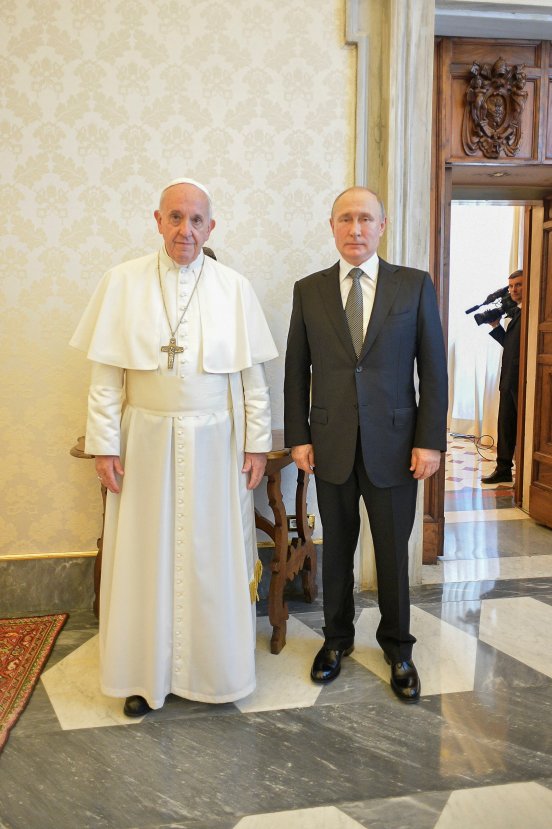 r Putin, Papa Francis ile buluştu