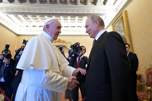 r Putin, Papa Francis ile buluştu
