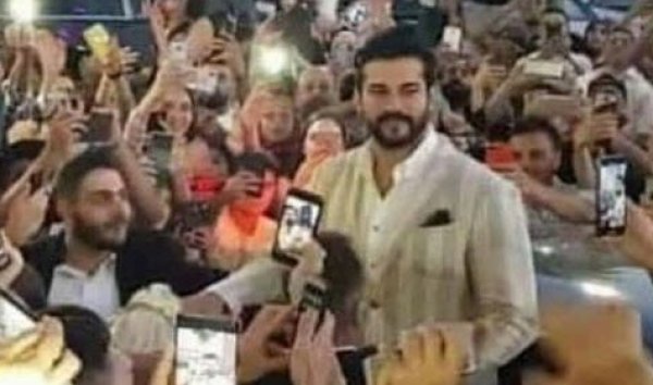 Beyrut'ta Burak Özçivit izdihamı