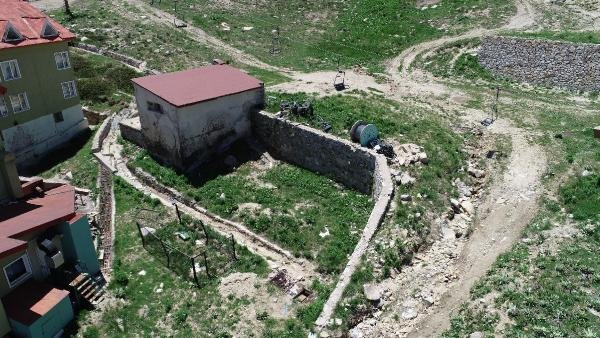 Kar eriyince Uludağ'ın kirliliği ortaya çıktı