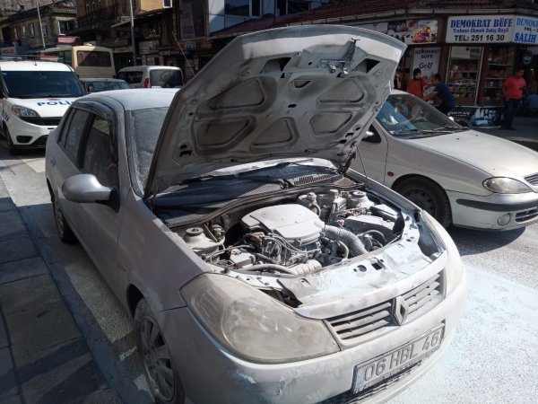 i Zonguldak'ta park halindeki araç yandı
