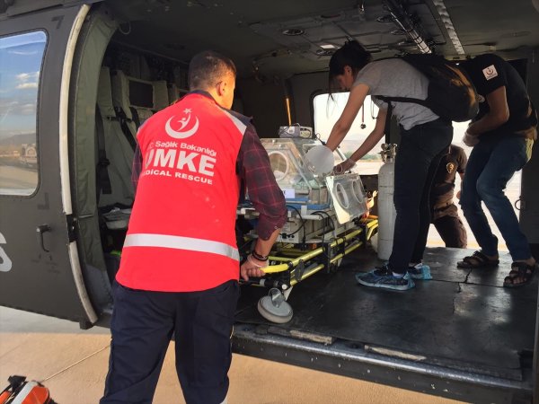 Van'da polis helikopteri Aydan bebek için havalandı