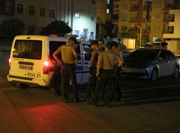 Kimlik kontrolü yapan bekçi ile ağabeyi vuruldu