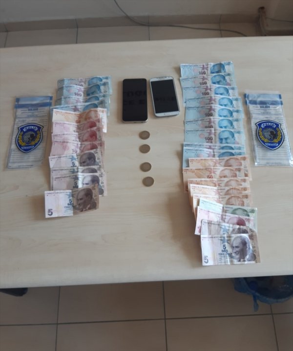 a Ankara'da polis kılığındaki gaspçılar yakalandı