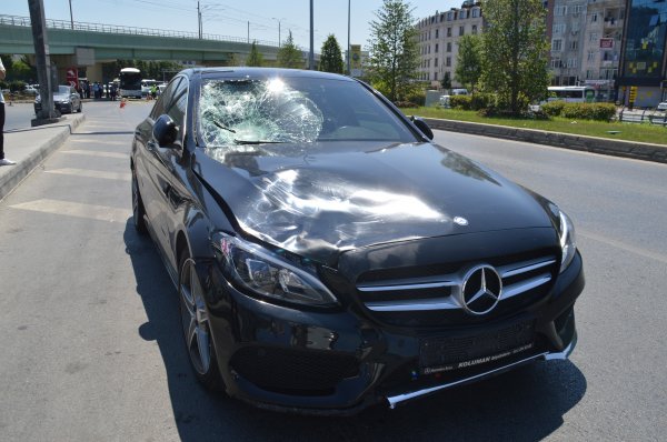 İstanbul'da otogar girişinde kaza: 1 ölü, 1 yaralı