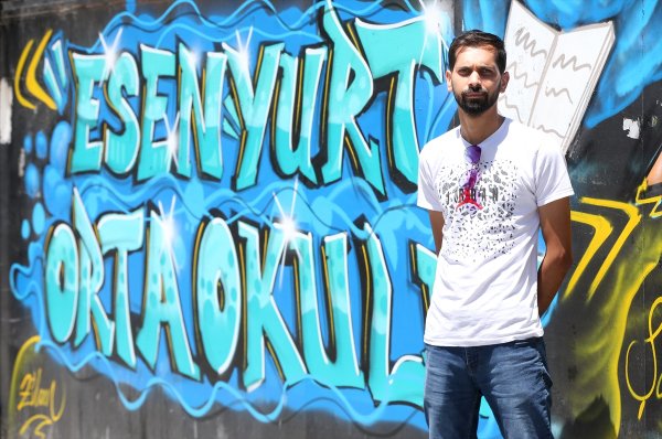 A Esenyurt'un duvarları öğrencilerin grafitileriyle değişti