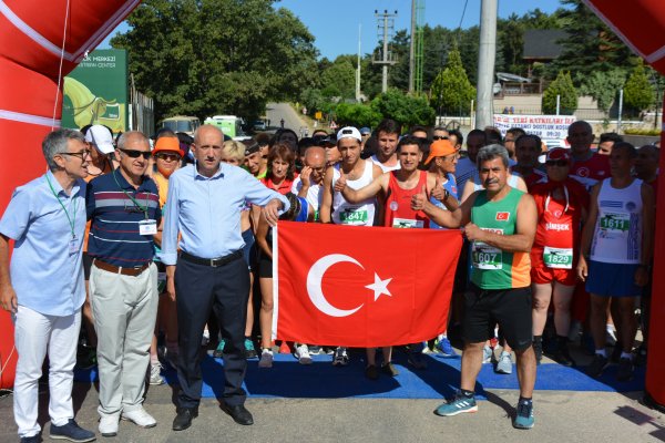 Bursa'da bebekleriyle birlikte dostluk koşusundalar