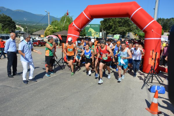 Bursa'da bebekleriyle birlikte dostluk koşusundalar