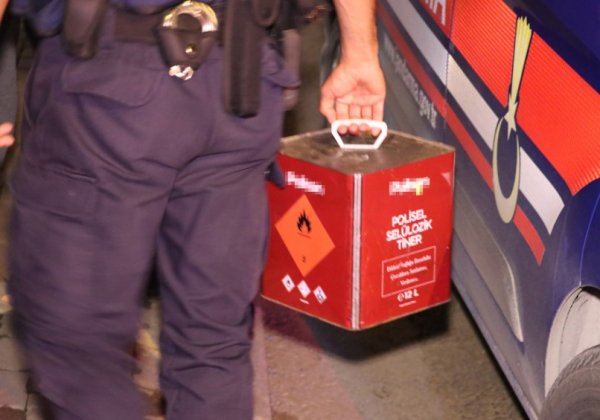 Eşinden ikinci kez ayrılan şahıs evi tinerle yaktı